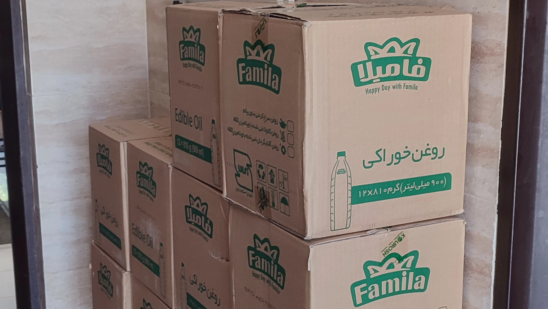 اهدای ۱۰۰ کارتن روغن به انجمن خیریه امید